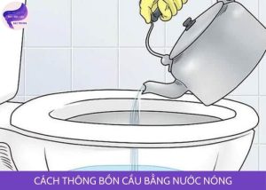 cách thông bồn cầu bằng nước nóng