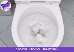 cách xử lý bồn cầu bị nghẹt giấy