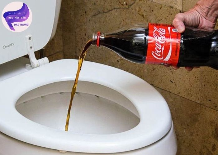 thông tắc bồn cầu bằng coca