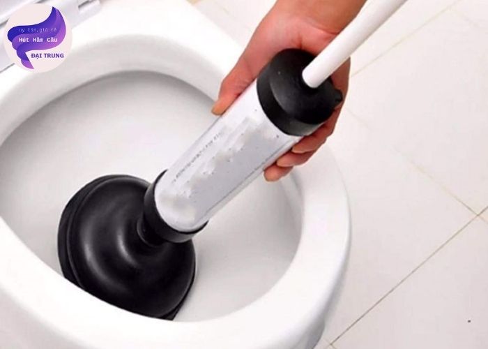 toilet bị tắc