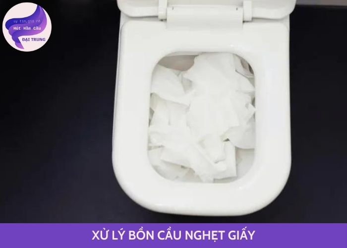 xử lý bồn cầu nghẹt giấy