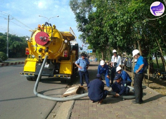 Hút bể phốt tại Lai Châu (2)