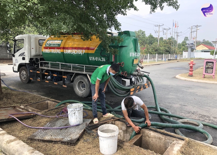 Dịch vụ hút hầm cầu quận Phú Nhuận (6) Dịch vụ hút hầm cầu quận Phú Nhuận (6)