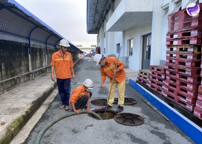 Dịch vụ hút hầm cầu quận Tân Bình (6) Dịch vụ hút hầm cầu quận Tân Bình (6)