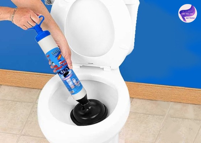 Cách thông bồn cầu bằng bột thông tắc (3)