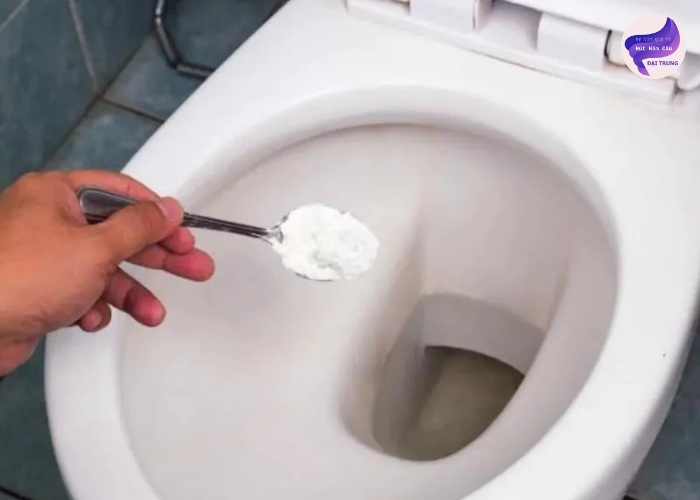 Cách thông bồn cầu bằng bột thông tắc (5)