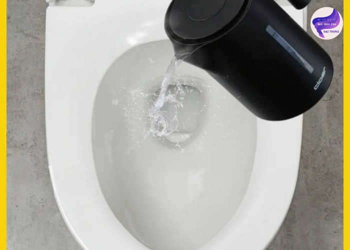 Cách thông tắc bồn cầu đơn giản nhất (6) Cách thông tắc bồn cầu đơn giản nhất (6)