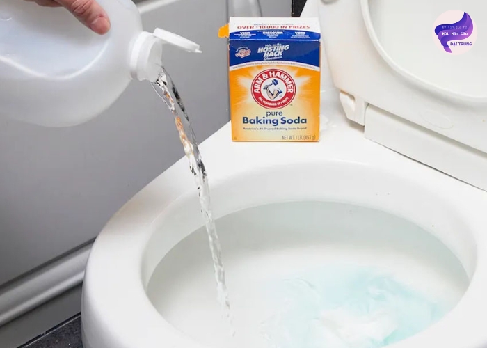 Mẹo thông tắc bồn cầu dân gian (2)