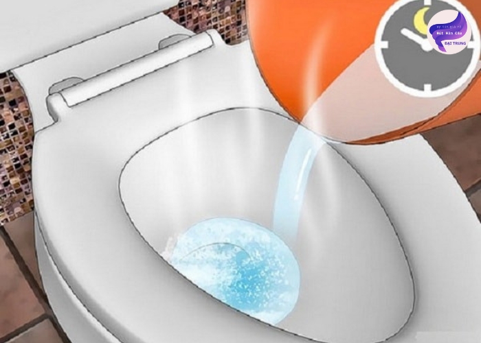 Thông bồn cầu bằng nước nóng (4)
