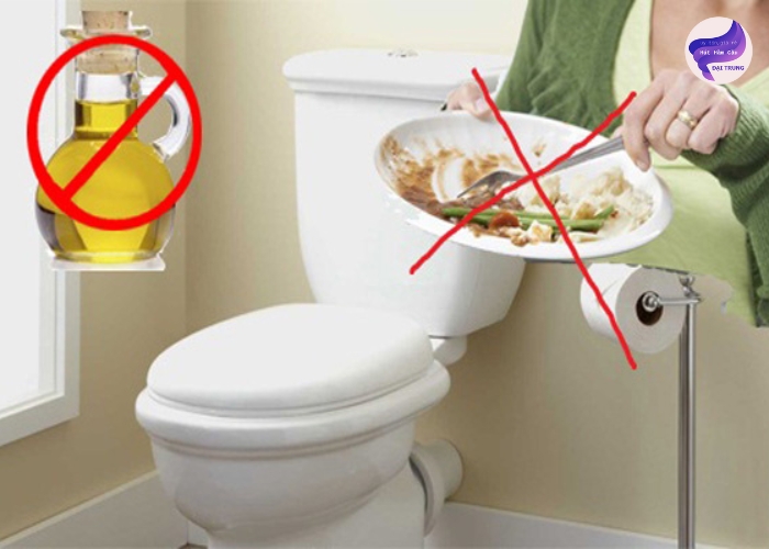 Cách thông bồn cầu bị nghẹt thức ăn