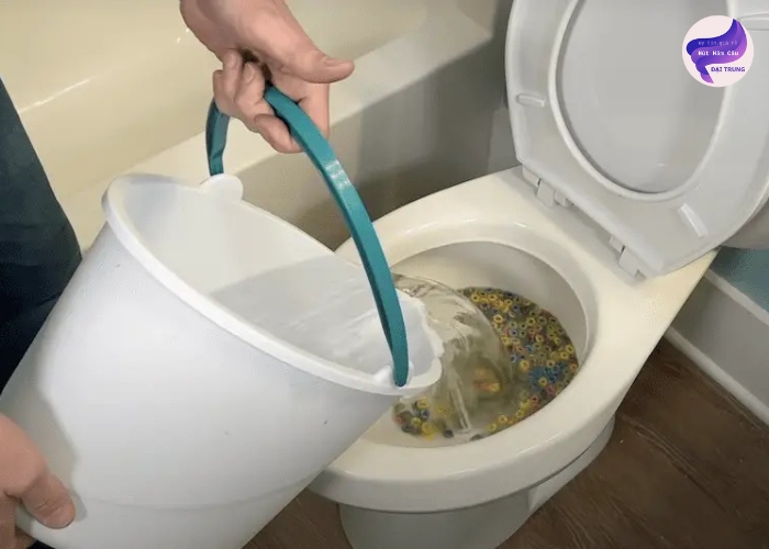 Cách thông bồn cầu tại nhà hiệu quả (4)