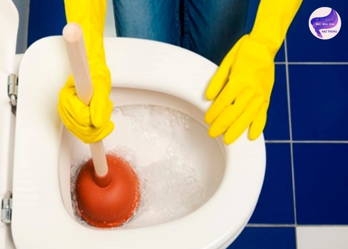 Cách thông tắc bồn cầu dân gian (2) Cách thông tắc bồn cầu dân gian (2)