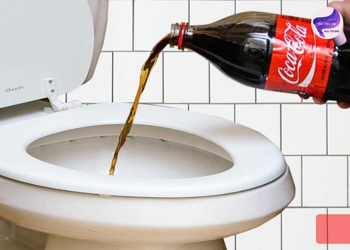Mẹo thông bồn cầu bằng Coca Cola