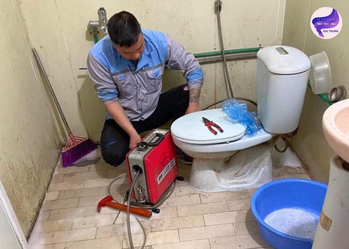 Thông bồn cầu giá rẻ