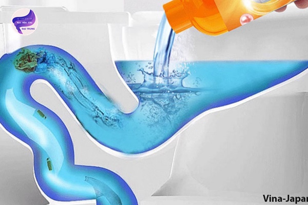 cách thông bồn cầu bằng ống nước (3)