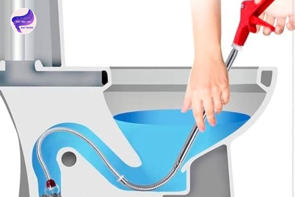 cách thông bồn cầu bị nghẹt đồ vật (4)