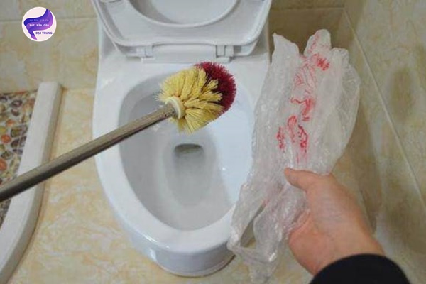 cách thông bồn cầu tại nhà bằng mẹo dân gian (2)