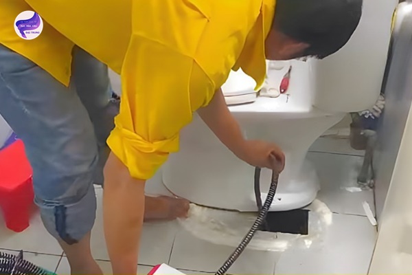 thông tắc bồn cầu khánh hòa (11)