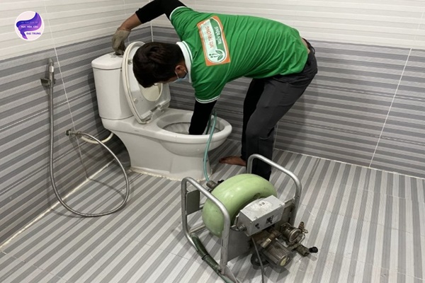 thông tắc bồn cầu khánh hòa (2)