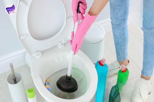 thông tắc bồn cầu khánh hòa (8)