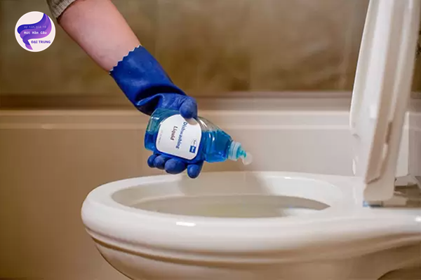 cách thông tắc bồn cầu bị nghẹt vĩnh viễn (2)